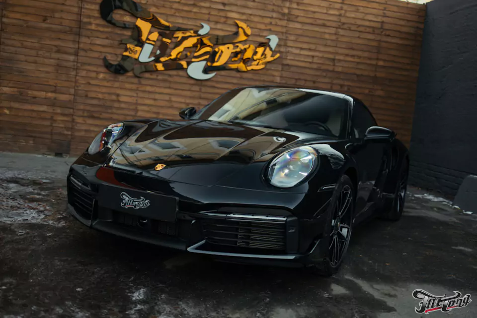 Оклеили кузов и глянец в салоне Porsche 911 полиуретаном, очистили кожу и покрыли керамикой